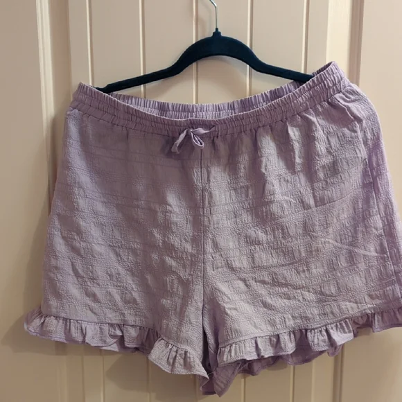 Noize 🇨🇦 Lilac Textured Ruffle Shorts - Picture 1 of 3